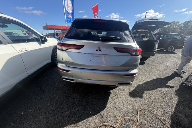 2024 MITSUBISHI OUTLANDER LS 7 SEAT (2WD)