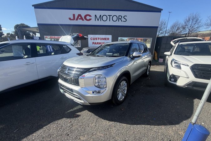 2024 MITSUBISHI OUTLANDER LS 7 SEAT (2WD)