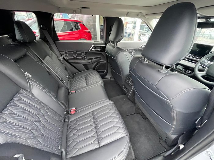 2025 Mitsubishi Outlander Exceed