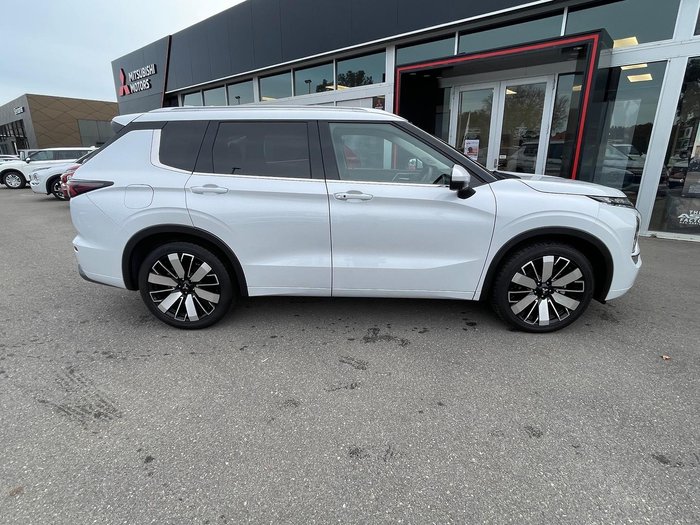 2025 Mitsubishi Outlander Exceed