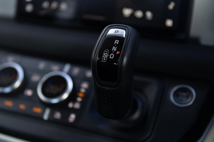2021 Land Rover Defender 90 D300 SE