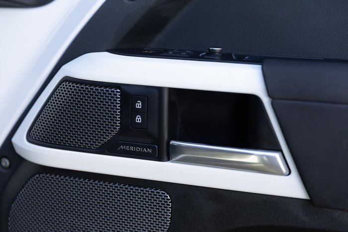 2021 Land Rover Defender 90 D300 SE