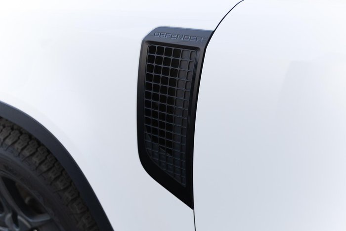 2021 Land Rover Defender 90 D300 SE