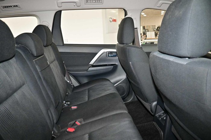 2025 Mitsubishi Pajero Sport GLX