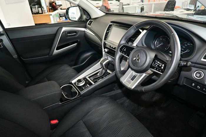 2025 Mitsubishi Pajero Sport GLX