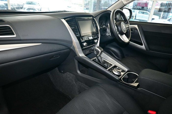 2025 Mitsubishi Pajero Sport GLX