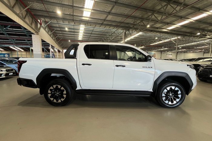 2026 Toyota Hilux SR5 48V
