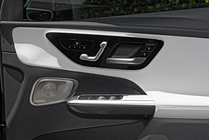 2025 Mercedes-Benz GLC-Class GLC300