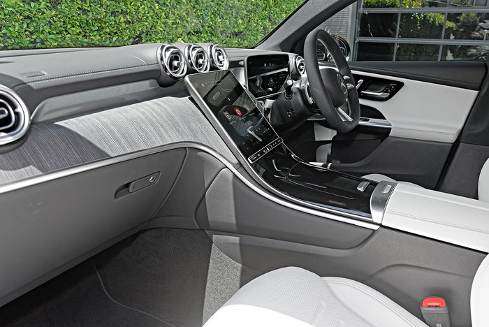2025 Mercedes-Benz GLC-Class GLC300
