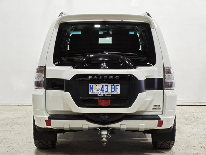 2017 Mitsubishi Pajero Exceed