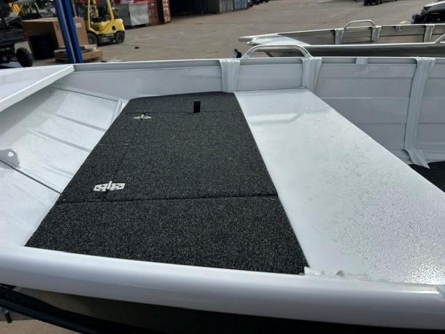 2026 QUINTREX F390 Outback Explorer