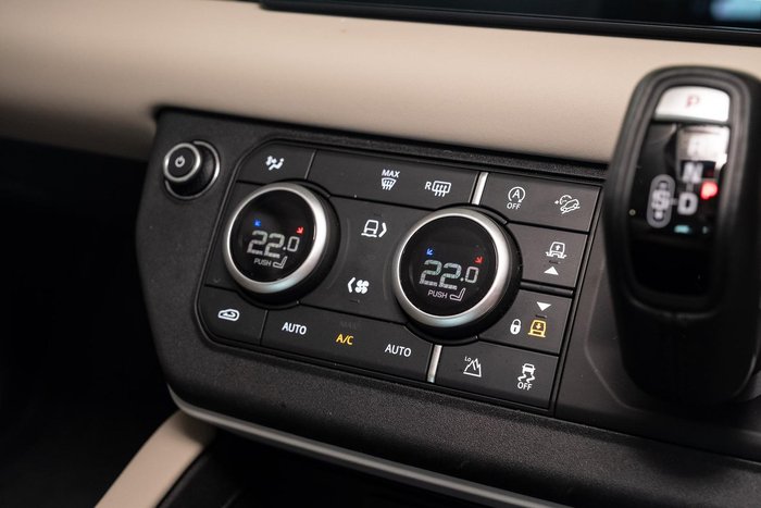 2024 Land Rover Defender 110 D300 X-Dynamic SE
