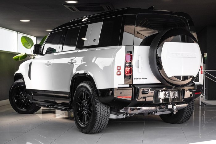 2024 Land Rover Defender 110 D300 X-Dynamic SE