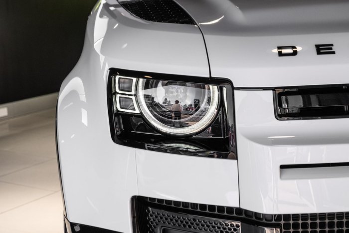 2024 Land Rover Defender 110 D300 X-Dynamic SE