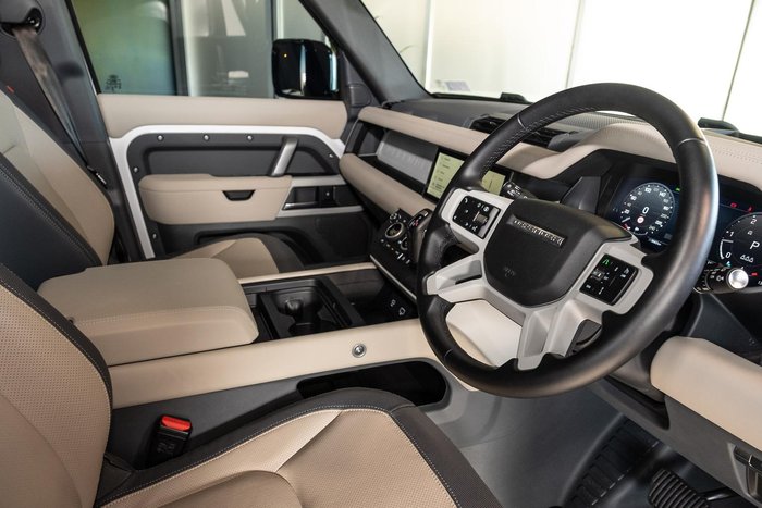 2024 Land Rover Defender 110 D300 X-Dynamic SE