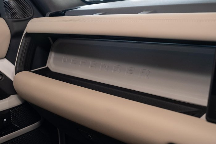 2024 Land Rover Defender 110 D300 X-Dynamic SE