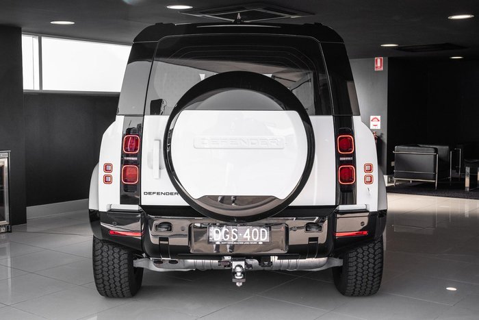 2024 Land Rover Defender 110 D300 X-Dynamic SE