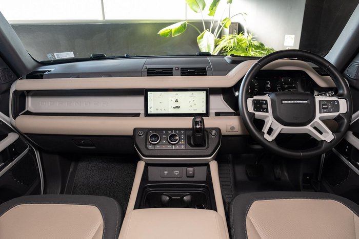 2024 Land Rover Defender 110 D300 X-Dynamic SE