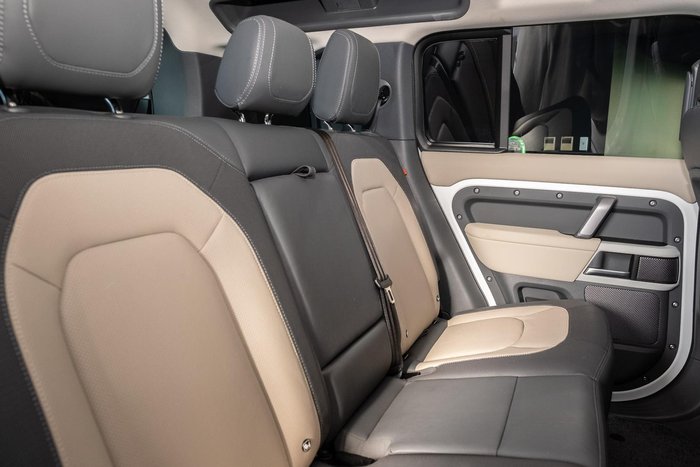 2024 Land Rover Defender 110 D300 X-Dynamic SE