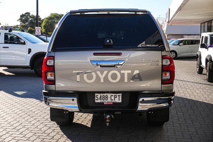 2022 Toyota Hilux SR5