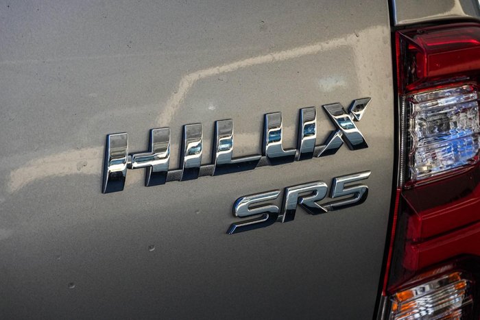 2022 Toyota Hilux SR5