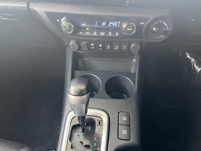 2020 Toyota Hilux SR5