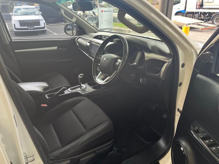 2020 Toyota Hilux SR5