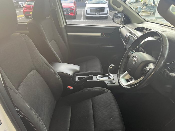 2020 Toyota Hilux SR5