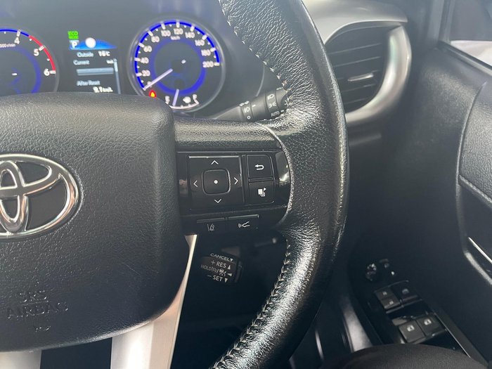 2020 Toyota Hilux SR5
