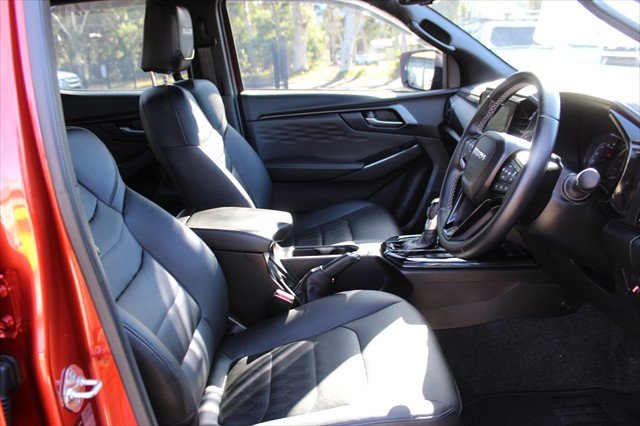 2024 Isuzu D-MAX BLADE