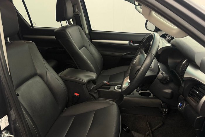 2021 Toyota Hilux SR5