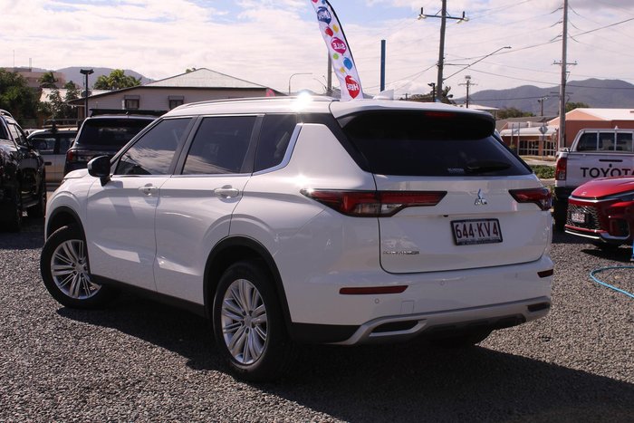 2022 Mitsubishi Outlander LS