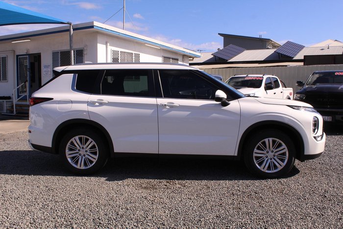 2022 Mitsubishi Outlander LS