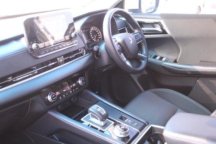 2022 Mitsubishi Outlander LS