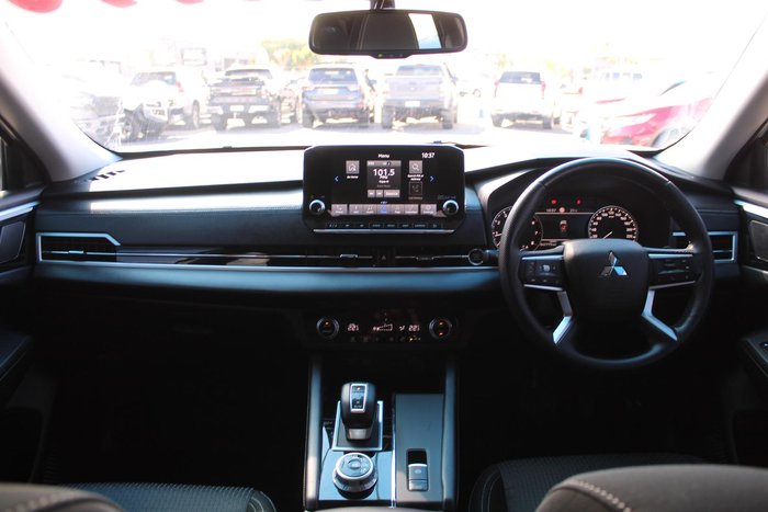 2022 Mitsubishi Outlander LS