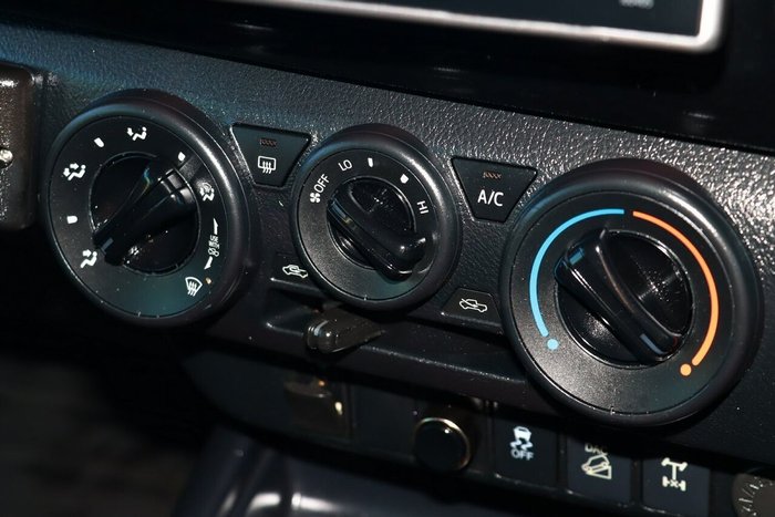 2019 Toyota Hilux SR