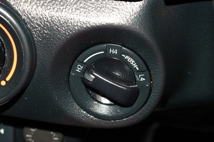 2019 Toyota Hilux SR