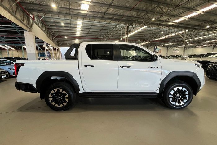 2026 Toyota Hilux SR5 48V