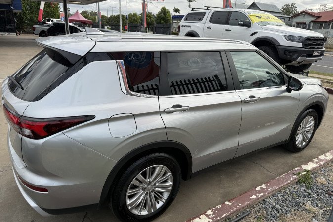 2024 MITSUBISHI OUTLANDER LS 7 SEAT (2WD)
