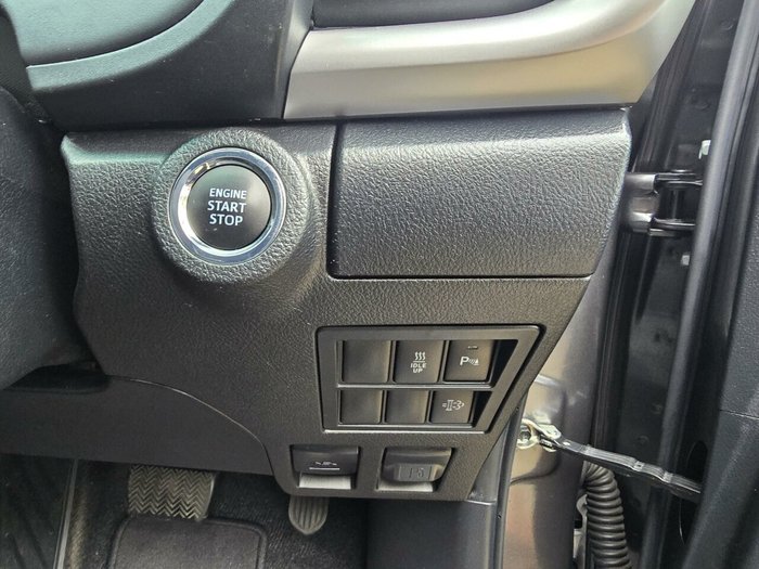 2021 Toyota Hilux SR5
