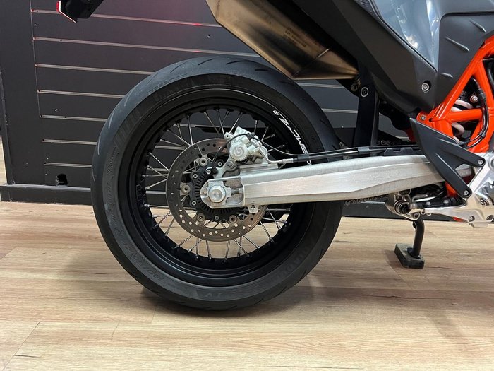 2021 KTM 690 SMC R