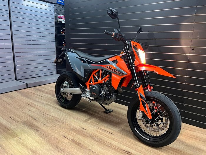 2021 KTM 690 SMC R