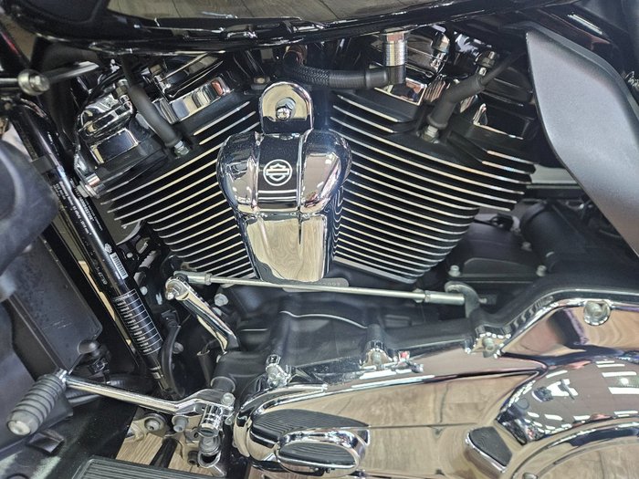 2021 HARLEY-DAVIDSON FLHTK ULTRA LIMITED Black