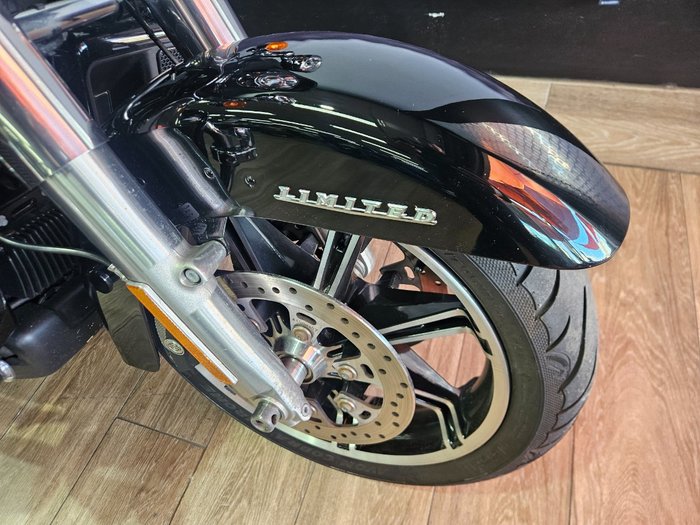 2021 HARLEY-DAVIDSON FLHTK ULTRA LIMITED Black