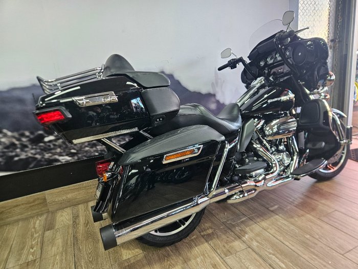 2021 HARLEY-DAVIDSON FLHTK ULTRA LIMITED Black