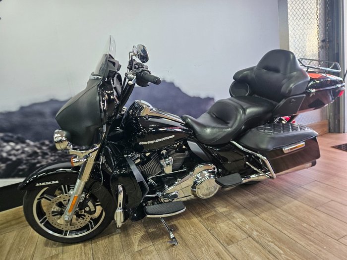 2021 HARLEY-DAVIDSON FLHTK ULTRA LIMITED Black