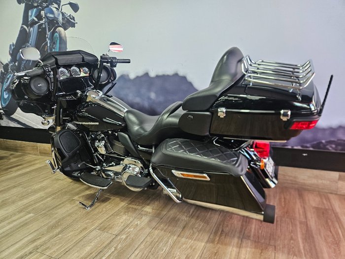 2021 HARLEY-DAVIDSON FLHTK ULTRA LIMITED Black