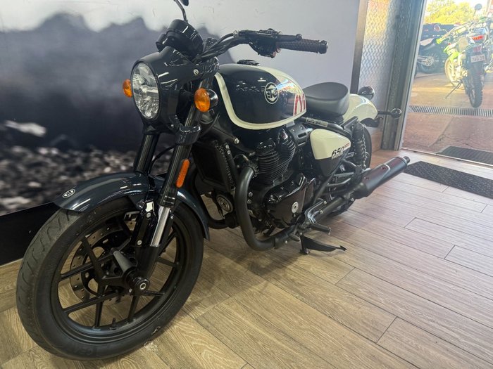 2024 ROYAL ENFIELD (SEE ALSO ENFIEL SHOTGUN 650 WHITE
