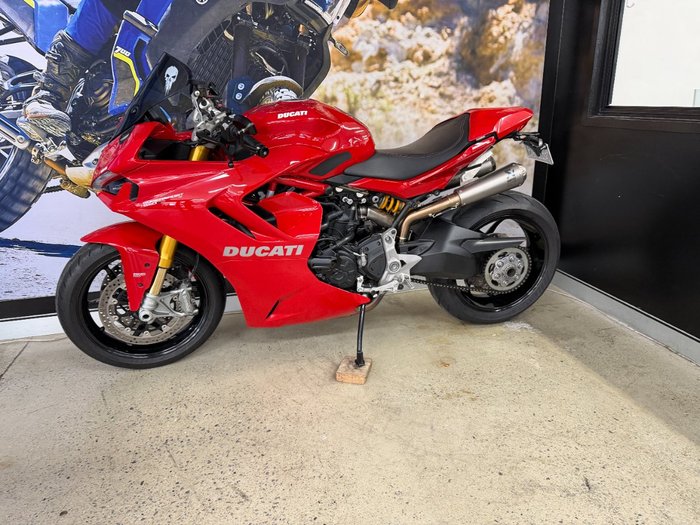 2021 DUCATI SUPERSPORT 950 S RED