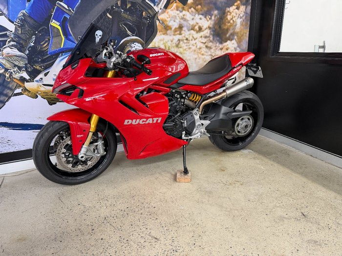2021 DUCATI SUPERSPORT 950 S RED